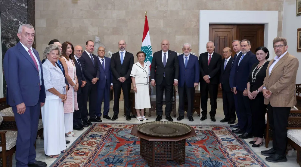 الرئيس عون مستقبلاً وفداً من «المؤسسة المارونية للانتشار» (الرئاسة اللبنانية)