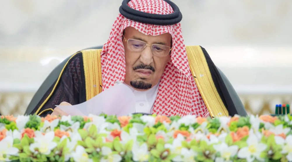خادم الحرمين الشريفين الملك سلمان بن عبد العزيز مترئساً جلسة مجلس الوزراء في جدة الثلاثاء (واس)