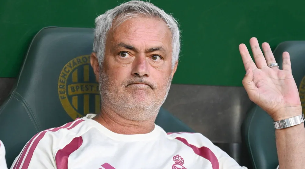 جوزيه مورينيو يأمل في قيادة ريال مدريد لاستعادة الألقاب (إ.ب.أ)