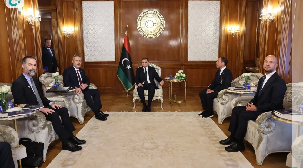 الدبيبة ووزير الخارجية التركي هاكان فيدان خلال مباحثات في العاصمة الليبية طرابلس اليوم الثلاثاء (مكتب الدبيبة)