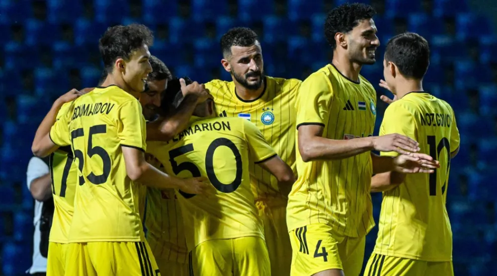 فرحة لاعبي باختاكور الأوزبكي بالفوز على الحسين الأردني (الاتحاد الآسيوي)