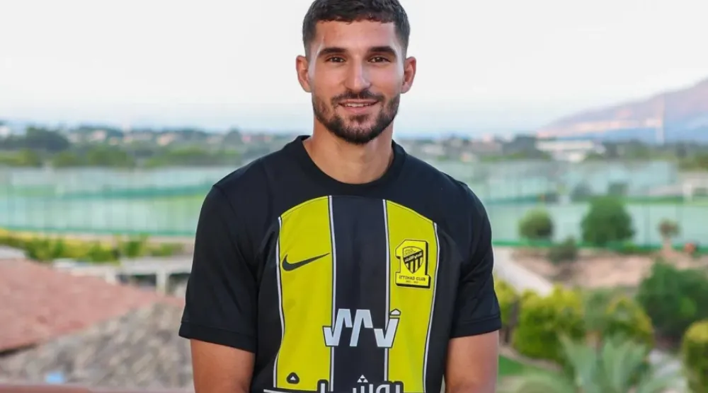 الجزائري حسام عوار لاعب الاتحاد (نادي الاتحاد)