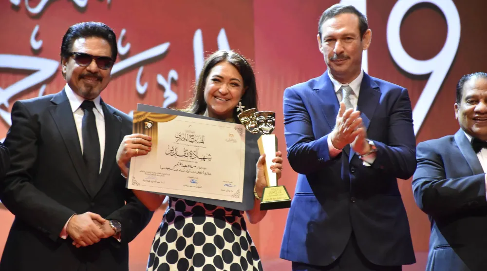 الفنانة مروة عبد المنعم تفوز بجائزة «أفضل دور أول نساء» عن «سما» (المهرجان القومي للمسرح)