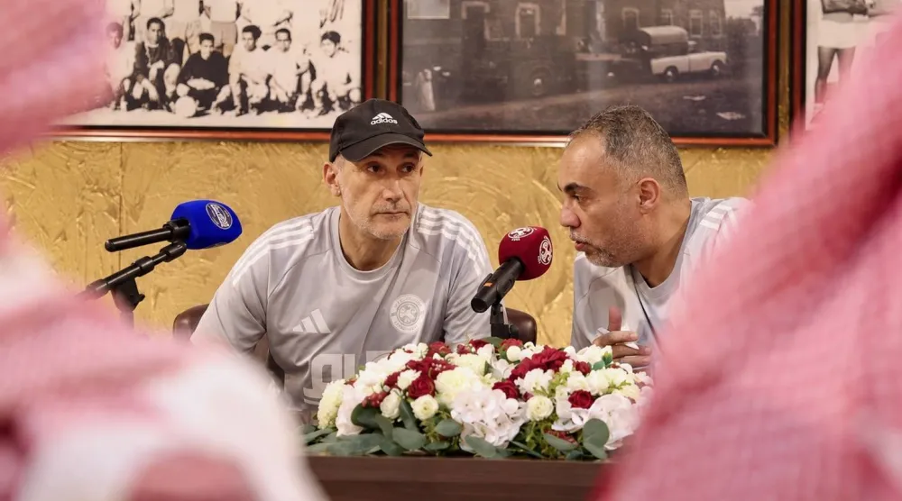 الإيطالي جيوفاني سوليناس، مدرب الفيصلي خلال المؤتمر الصحفي (نادي الفيصلي)
