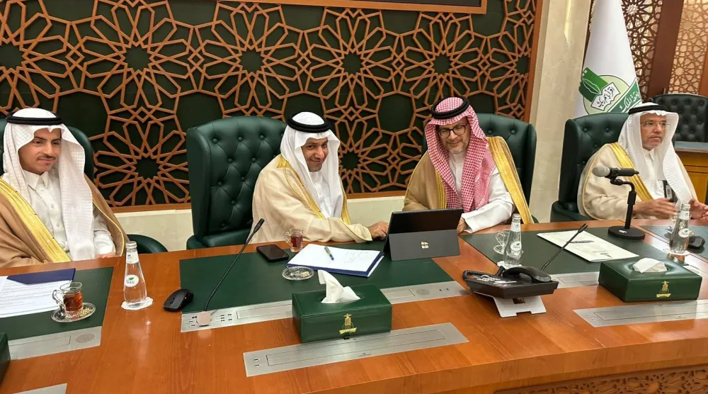 تقوم البرامج على مناهج متخصصة وشاملة في الإدارة الهندسة والتخطيط والصيانة لأحدث منظومات النقل الصديقة للبيئة