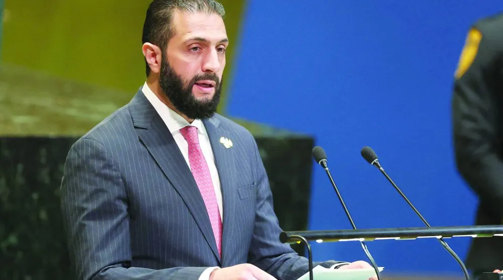 الرئيس السوري أحمد الشرع خلال كلمة أمام الجمعية العامة للأمم المتحدة بنيويورك في سبتمبر (أ.ف.ب)