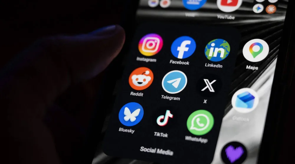 شعارات منصات تواصل اجتماعي (أ.ف.ب)