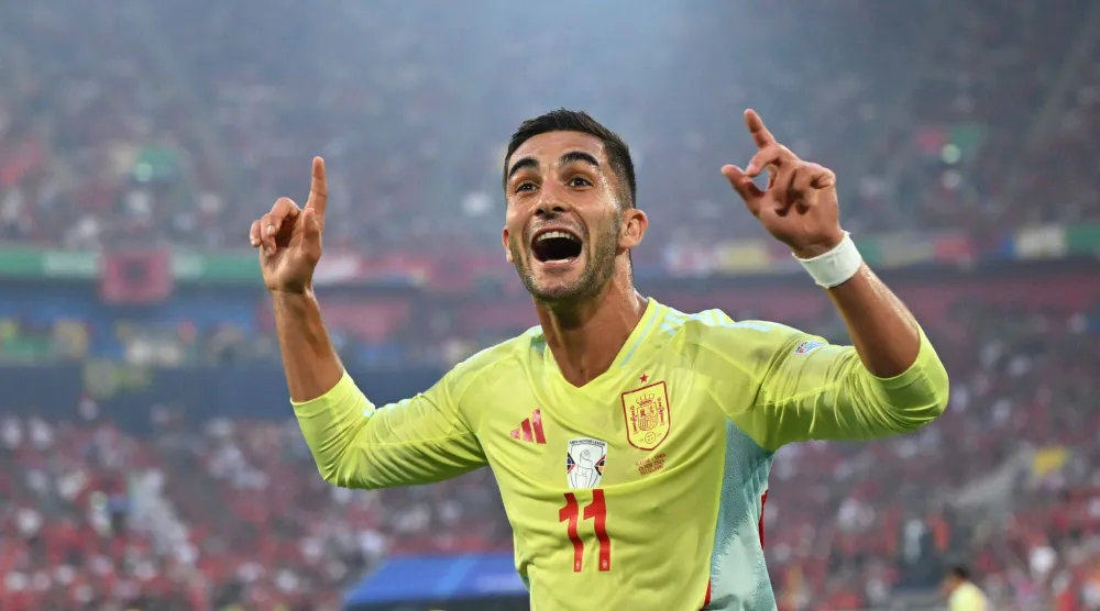 الإسباني فيران توريس إلى باريس سان جيرمان (د.ب.أ)