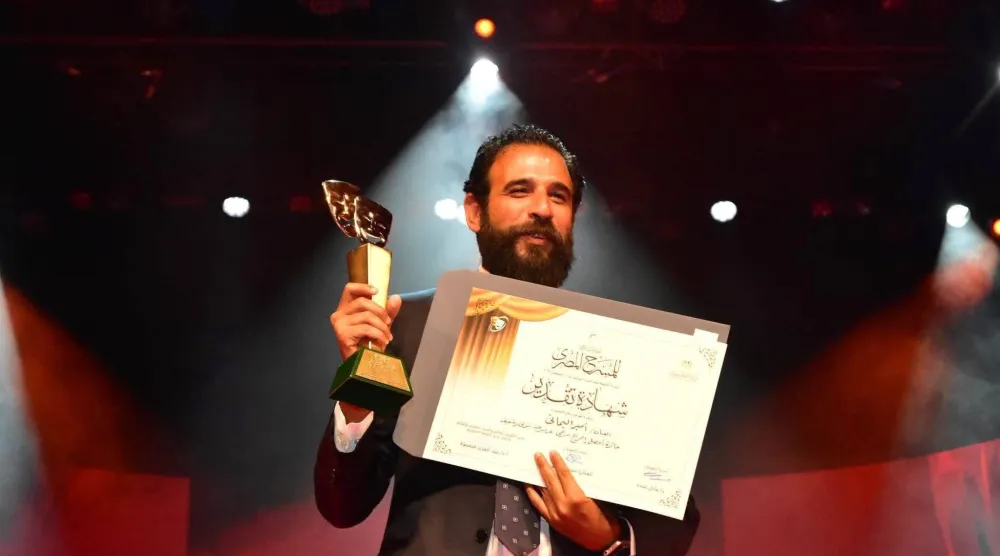 أمير اليماني يحصد جائزة أفصل مخرج (إدارة المهرجان)