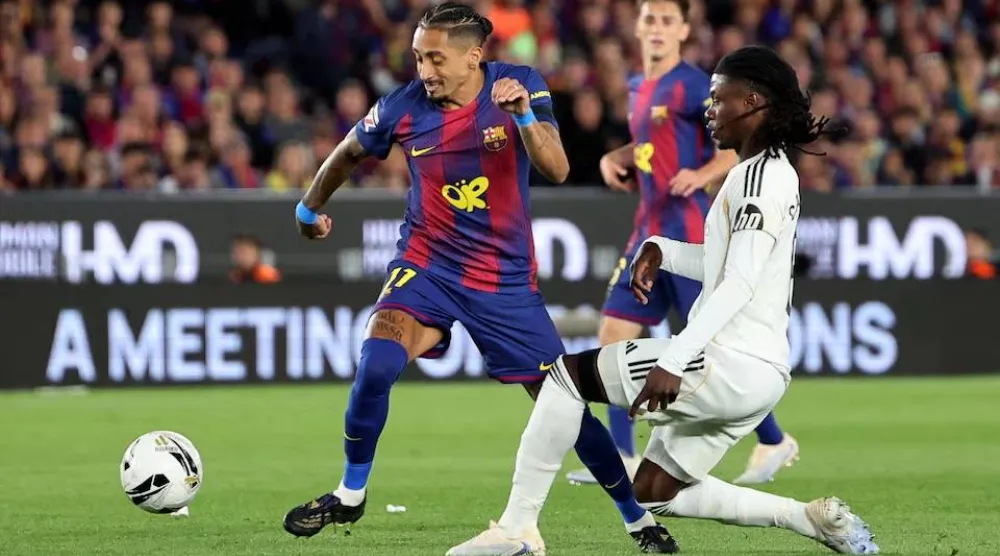 برشلونة وريال مدريد يغيبان عن افتتاحية «لاليغا» (رويترز)
