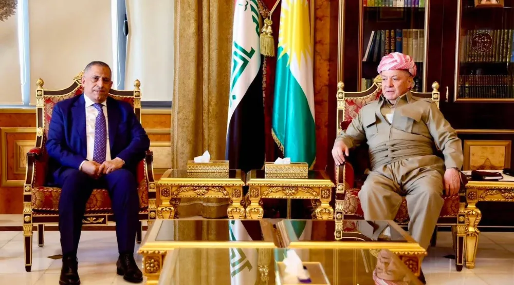 زعيم الحزب الديمقراطي الكردستاني مسعود بارزاني مستقبلاً مستشار الأمن القومي قاسم العبودي في أربيل يوم 15 أغسطس 2026 (إعلام حكومي)