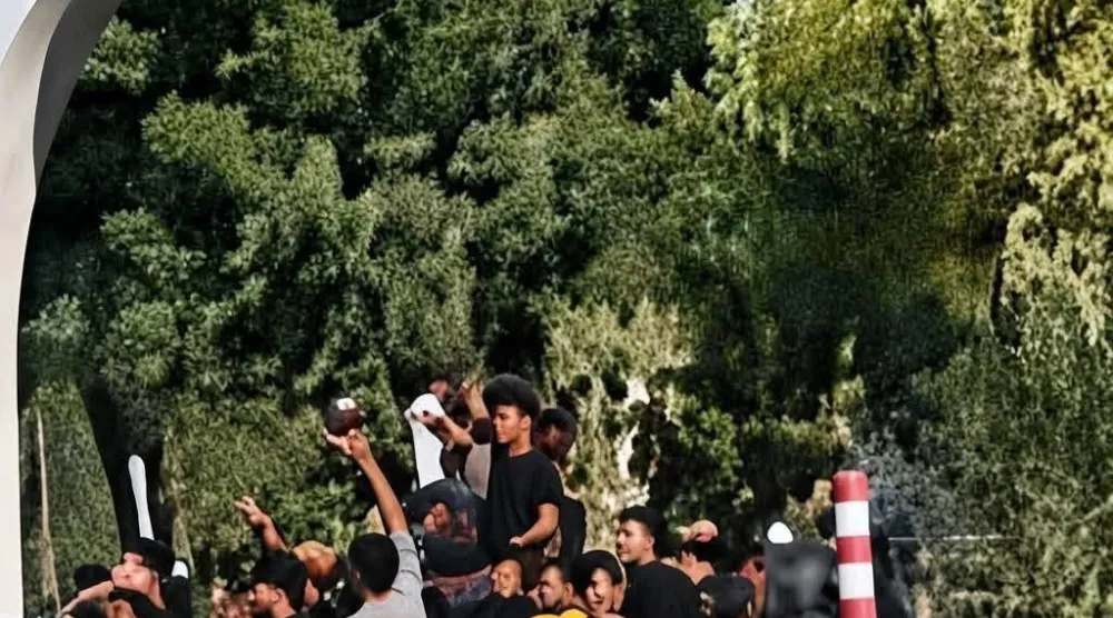 «مرتزقة سوريون» خلال تظاهرة في العاصمة الليبية طرابلس الجمعة (صفحة حراك ضد التوطين)