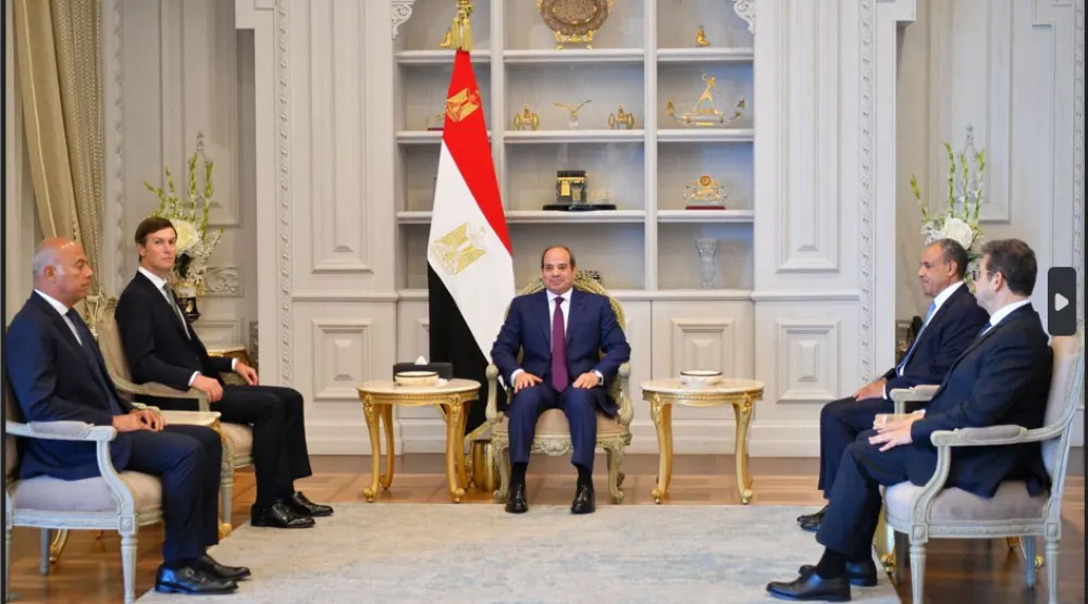 السيسي خلال استقبال كوشنر في مدينة العلمين بمصر يوم 16 أغسطس 2026 (الرئاسة المصرية)