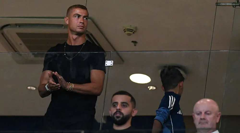 كريستيانو رونالدو قائد النصر بمدرجات «الأول بارك» السبت (أ.ف.ب) 