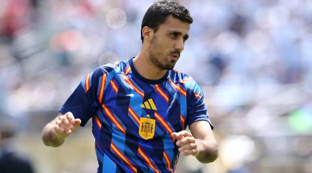 رودري قائد منتخب إسبانيا المنضم حديثاً إلى برشلونة (رويترز)