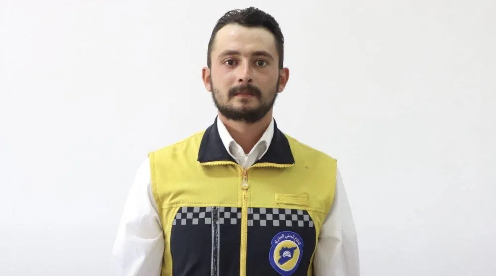 محمد غميرة العامل بالدفاع المدني السوري قضى تحت ظروف معاملة سيئة في مخفر الحفة بريف اللاذقية (حساب وزير الطوارئ)