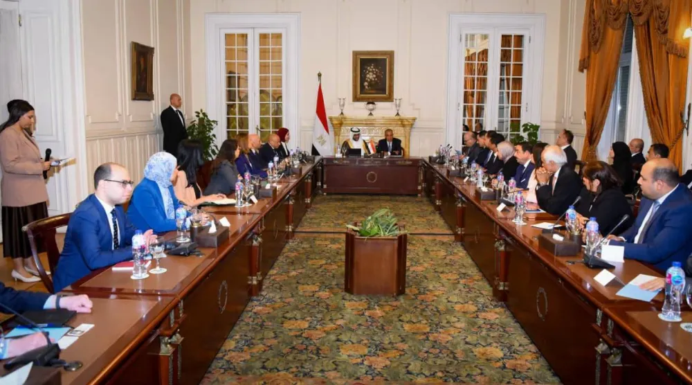 وزير الخارجية المصري خلال جلسة موسعة الاثنين مع ممثلي القطاع الخاص ورئيس مجلس إدارة «المصرف العربي للتنمية الاقتصادية» (صفحة وزارة الخارجية على فيسبوك)