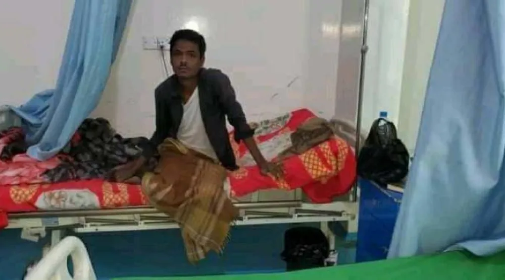 مريض يمني جرى احتجازه في مستشفى بمحافظة ذمار (فيسبوك)
