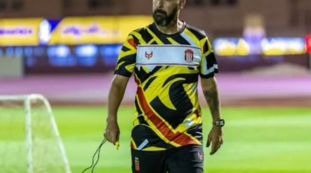 الأوروغوياني ماوريسيو دولّاك المدير الفني لفريق الرياض (نادي الرياض)