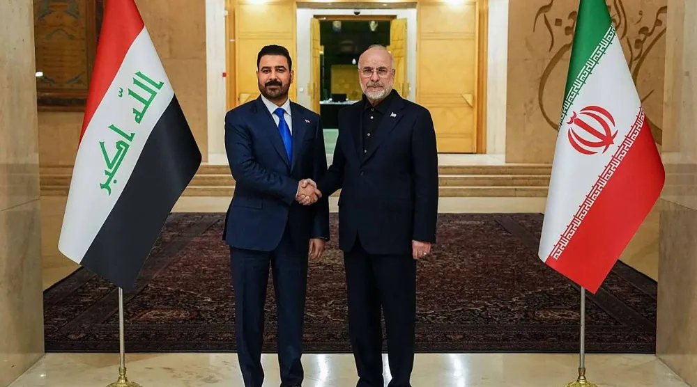 الزيدي وقاليباف خلال لقائهما في طهران الشهر الماضي (أ.ف.ب)