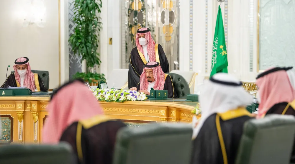 خادم الحرمين الشريفين الملك سلمان بن عبد العزيز مترئساً جلسة مجلس الوزراء في جدة الثلاثاء (واس)