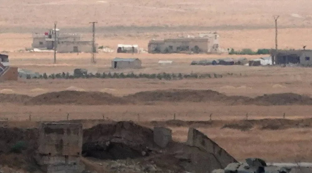 جانب من الدمار في مطار وقاعدة أبو الظهور العسكرية بعد الضربات الإسرائيلية الثلاثاء 18 أغسطس (رويترز)
