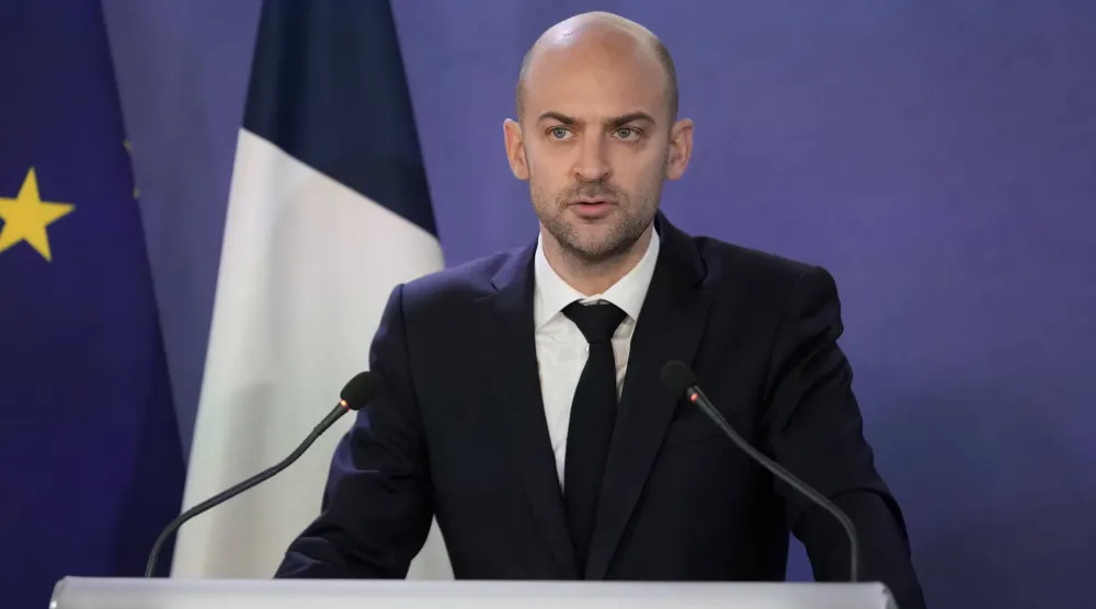 وزير الخارجية الفرنسي جان نويل بارو يعقد مؤتمراً صحافياً في باريس 2 مارس 2026 (رويترز)