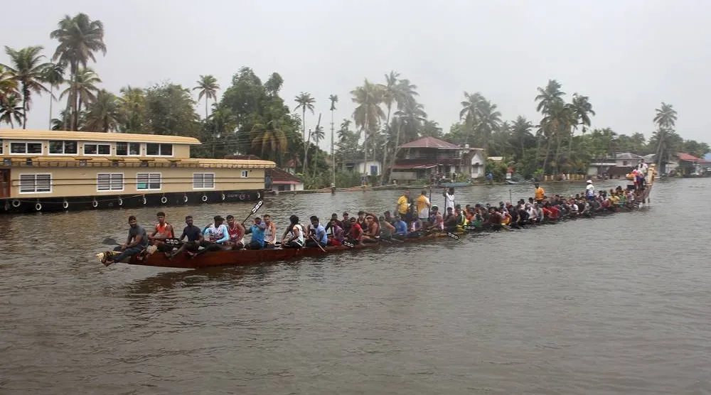  Rowers from the United Boat Club train on the Pamba river in preparation for the Nehru Trophy snake boat race, near Kainakary, Kerala, India, August 7, 2026. (Reuters)