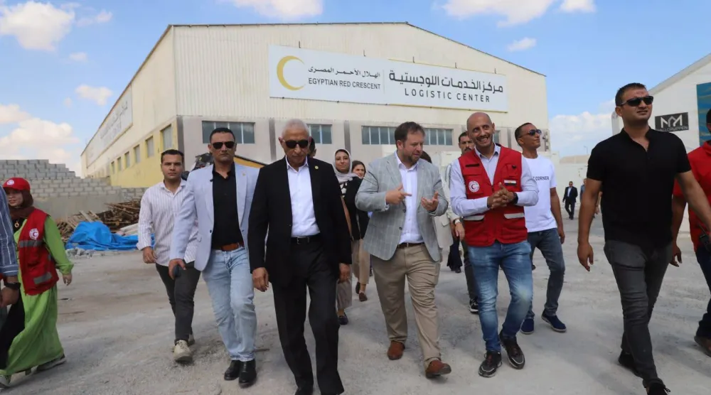 جولة لوزير الدولة والتنمية البريطاني في مخازن المساعدات اللوجستية بالعريش شمال شرقي مصر يوم الأربعاء (محافظة شمال سيناء)