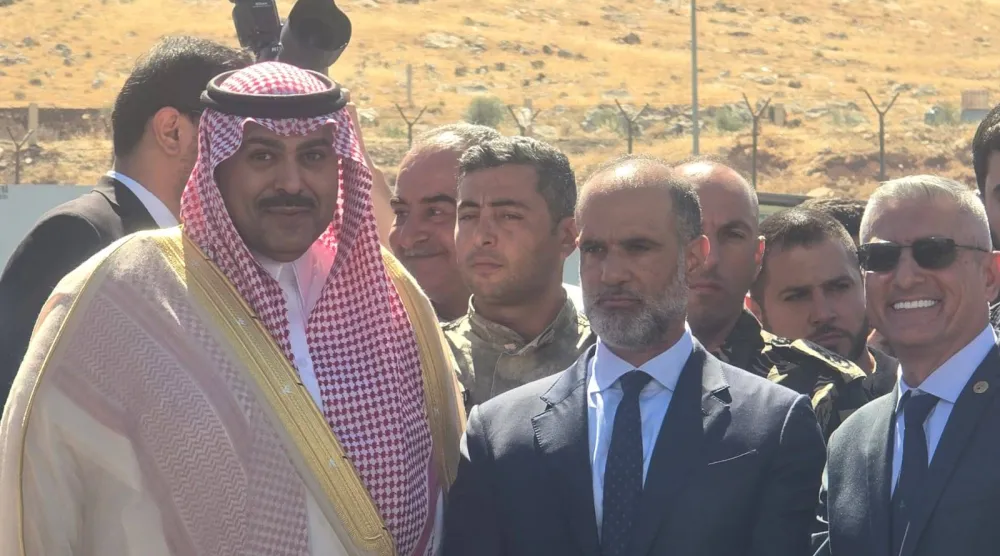 السفير الدوسري والوزير رسامني والعميد خليل يشاركون في حفل تشغيل السكانر الجديد عند نقطة المصنع الحدودية مع سوريا (الشرق الأوسط)