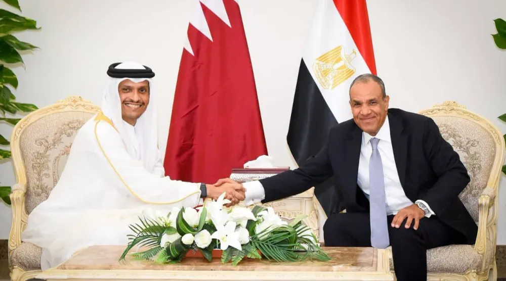 وزير الخارجية المصري والشيخ محمد بن عبد الرحمن بن جاسم آل ثاني رئيس مجلس الوزراء وزير الخارجية بدولة قطر (الخارجية المصرية)