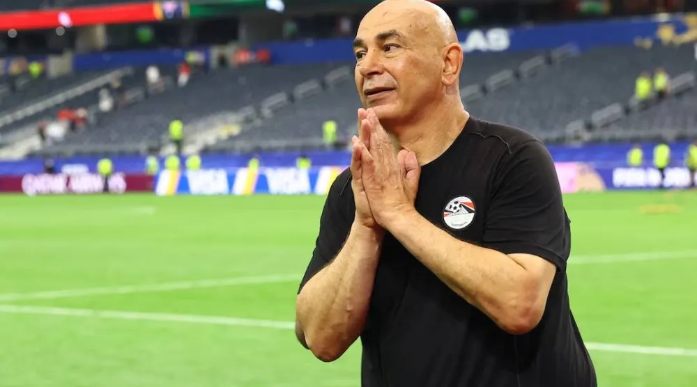 حسام حسن المدير الفني للمنتخب المصري (رويترز)