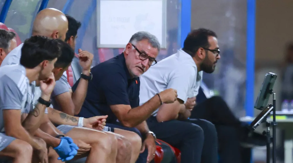 غالتييه خلال المواجهة (تصوير: سعد الدوسري)