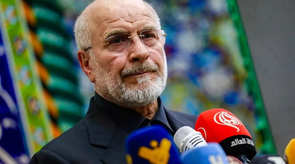 İran Meclis Başkanı Muhammed Bakır Kalibaf, Irak'ın Kerbela kentindeki bir basın toplantısı sırasında, 20 Ağustos 2026 (AFP)