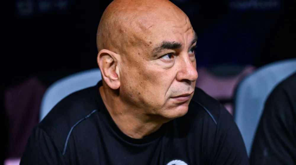 حسام حسن المدير الفني للمنتخب المصري (د.ب.أ)