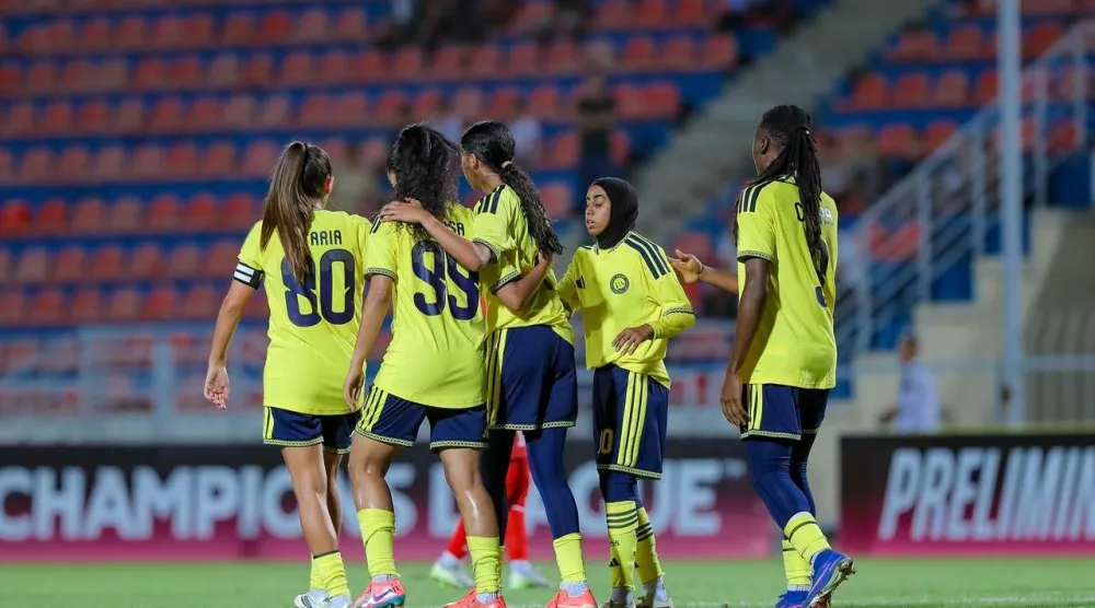 لاعبات النصر يحتفلن بأحد الأهداف في المباراة (الشرق الأوسط)