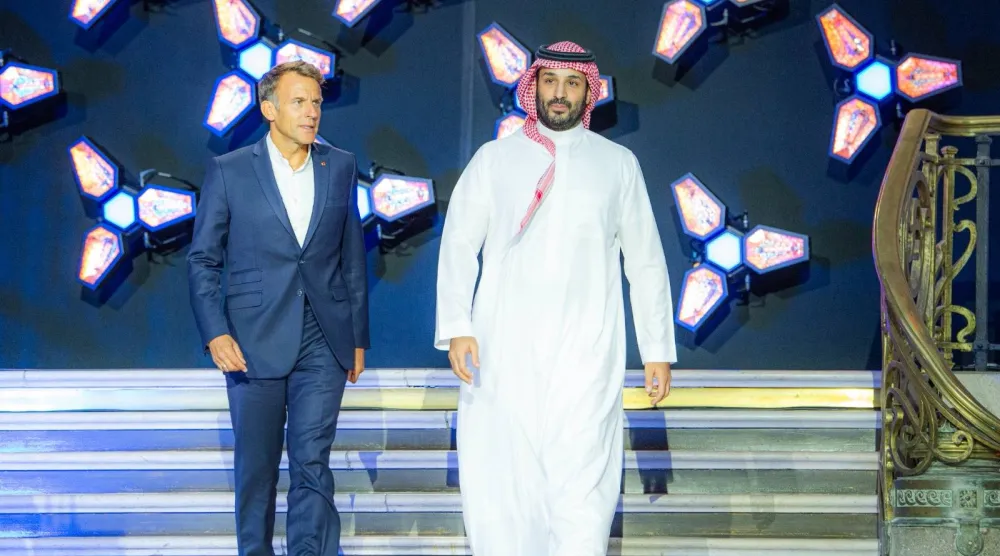 الأمير محمد بن سلمان لحظة وصوله إلى قاعة الحفل الختامي لبطولة كأس العالم للرياضات الإلكترونية 2026 بصحبة الرئيس الفرنسي (واس)
