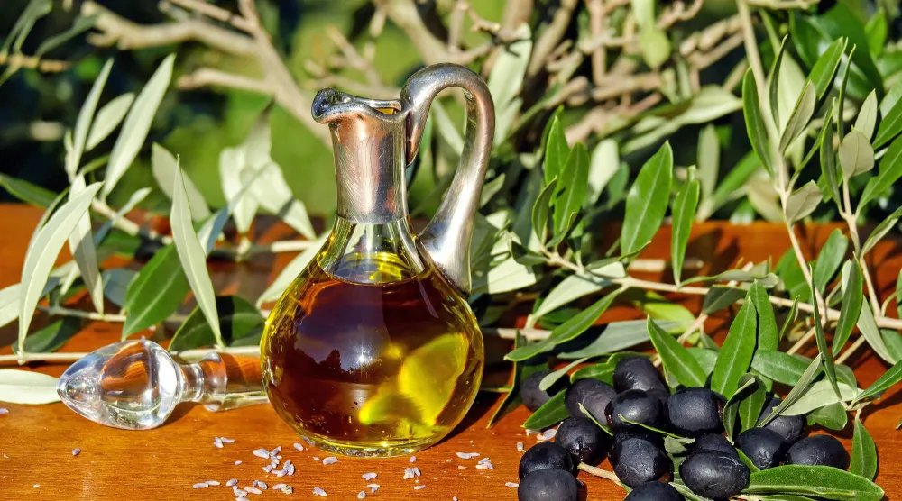 يحتوي زيت الزيتون نسبة مرتفعة من الدهون الأحادية غير المشبعة (بيكساباي)