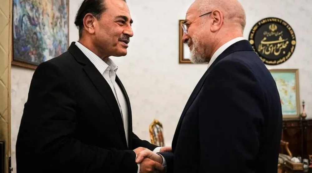 Kalibaf'ın resmi internet sitesinde pazartesi günü Pakistan Genelkurmay Başkanı Asım Munir ile görüşmesinden yayımlanan fotoğraf.