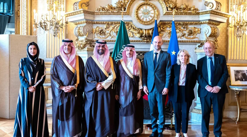 المشاركون في اجتماع اللجنة الوزارية السعودية الفرنسية بشأن العلا (واس)
