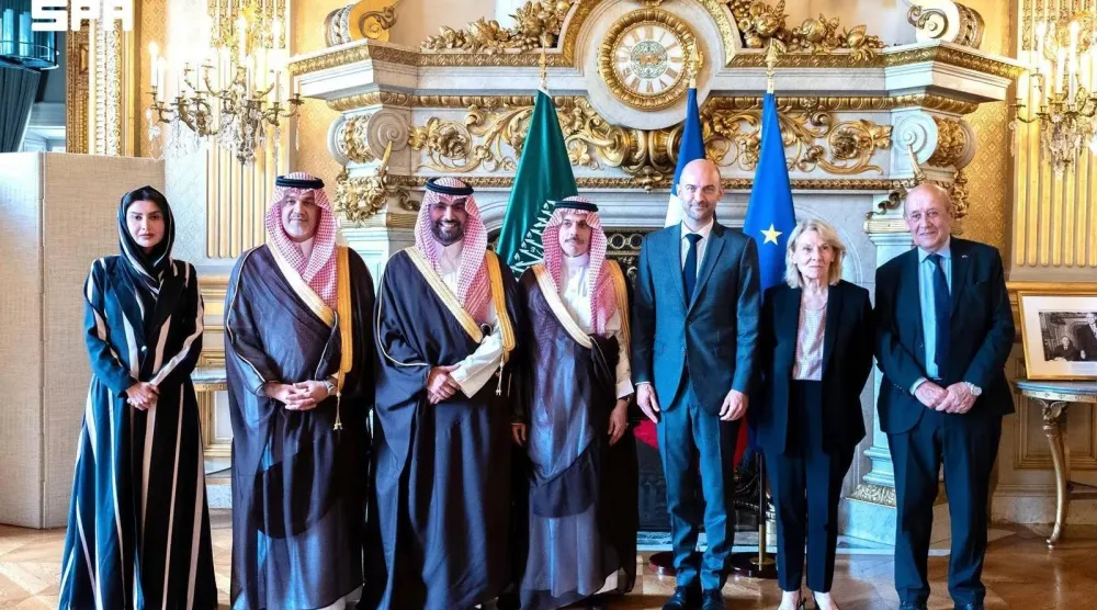 Saudi Minister of Culture and Governor of the Royal Commission for AlUla Prince Badr bin Abdullah bin Farhan (third from left) and French Minister for Europe and Foreign Affairs Jean-Noel Barrot (third from right) during the meeting of the joint Saudi-French Ministerial Committee on AlUla on Monday. (SPA)