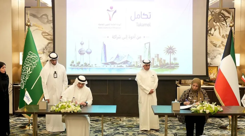 الطرفان عقب توقيع الاتفاقية («تكامل»)