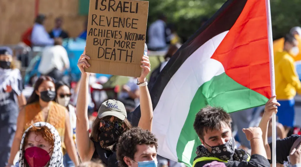 جانب من احتجاجات مناهضة لإسرائيل قام بها طلاب جامعة بلوس أنجليس في 2024 (أ.ب)