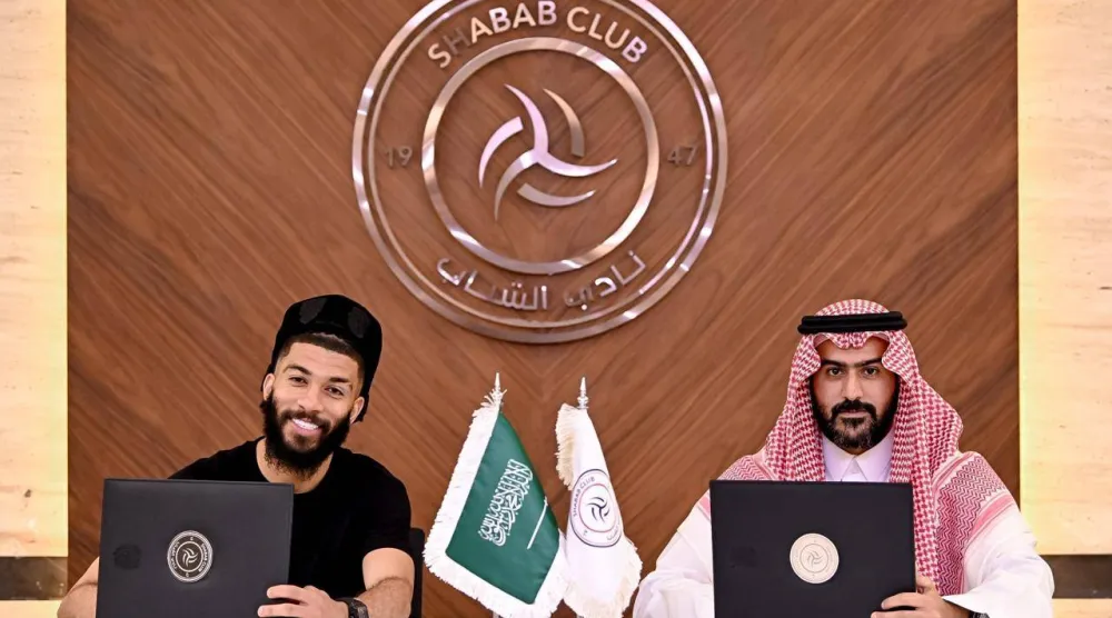الجناح الدولي السعودي عبد الرحمن العبود إلى «الشباب» رسمياً (نادي الشباب)