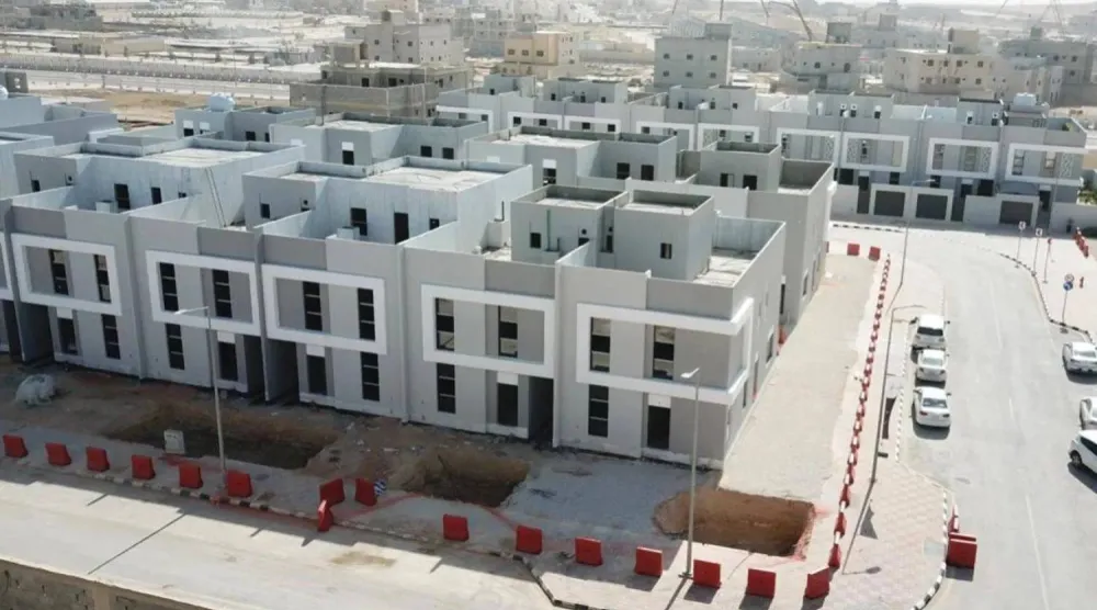 أعمال البناء في مشروع «شمس الديار» التابع لبرنامج الإسكان في مدينة الرياض (واس)