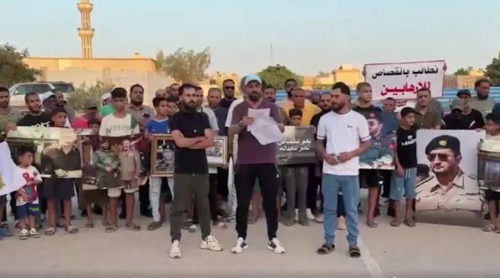 أهالي ضحايا «العمليات الإرهابية» ينظمون وقفة تأييد لتنفيذ أحكام إعدام بحق مدانين في بنغازي - 27 أغسطس (لقطة من مقطع فيديو)