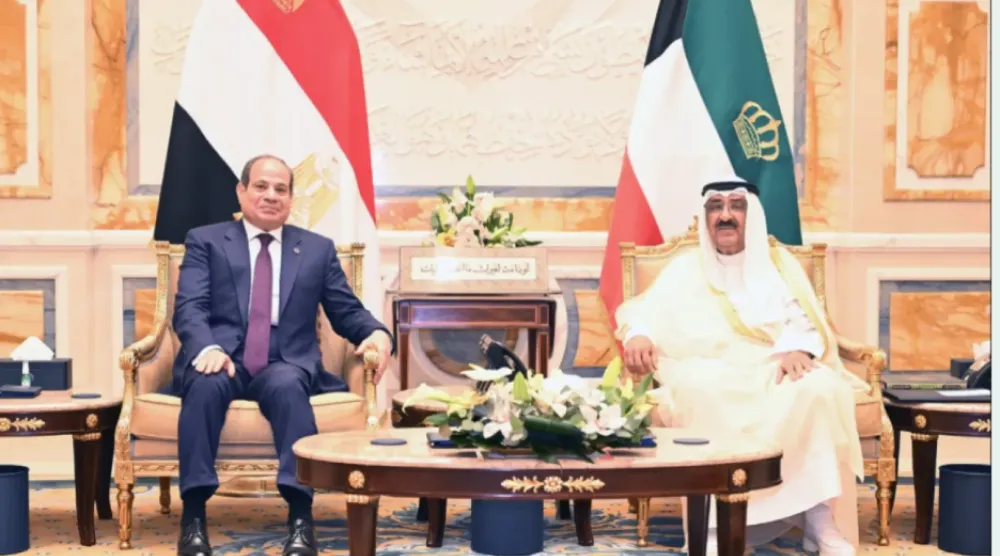 أمير الكويت الشيخ مشعل الصباح والرئيس المصري عبد الفتاح السيسي في قصر بيان بالكويت أبريل 2025 (كونا)