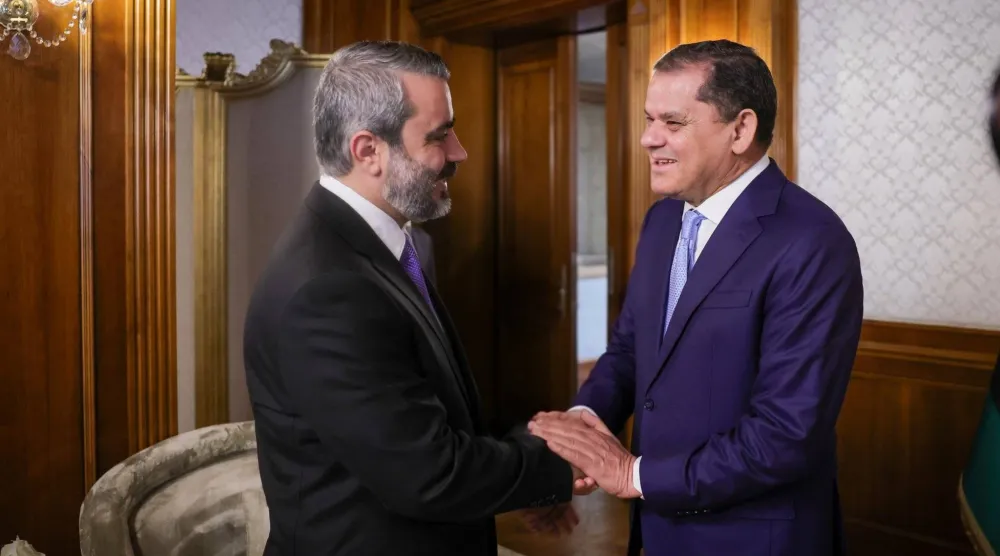 لقاء وزير الخارجية أسعد الشيباني في العاصمة الليبية طرابلس مع رئيس حكومة الوحدة الوطنية السيد عبد الحميد الدبيبة  (الخارجية السورية)