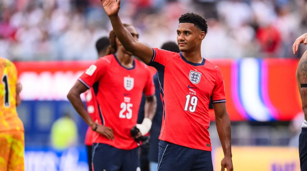 27 June 2026, US, East Rutherford: England's Ollie Watkins thanks the fans after the FIFA 2026 World Cup group L match between Panama and England at New York-New Jersey Stadium.(dpa)