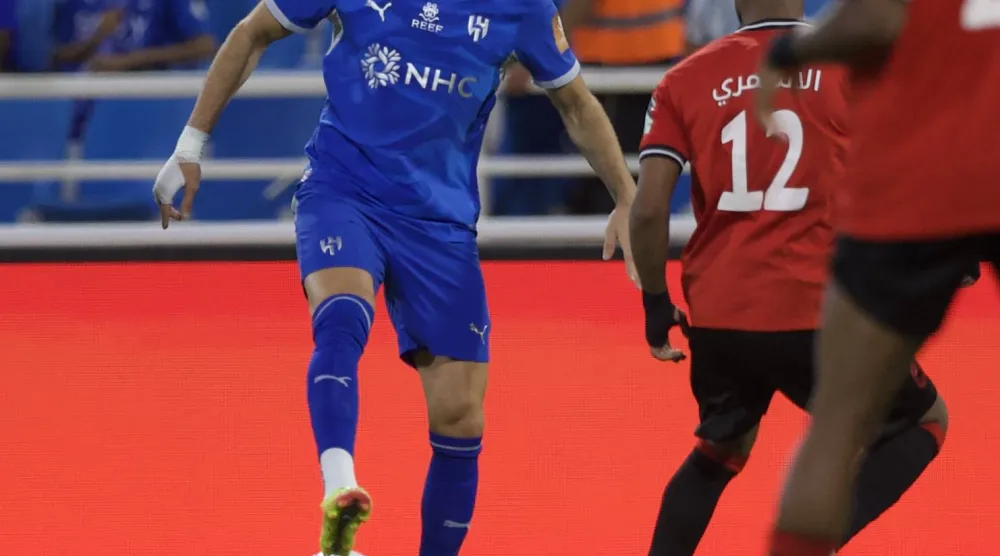 بنزيمة أنهى علاقته مع الهلال بالتراضي (تصوير: نايف العتيبي)
